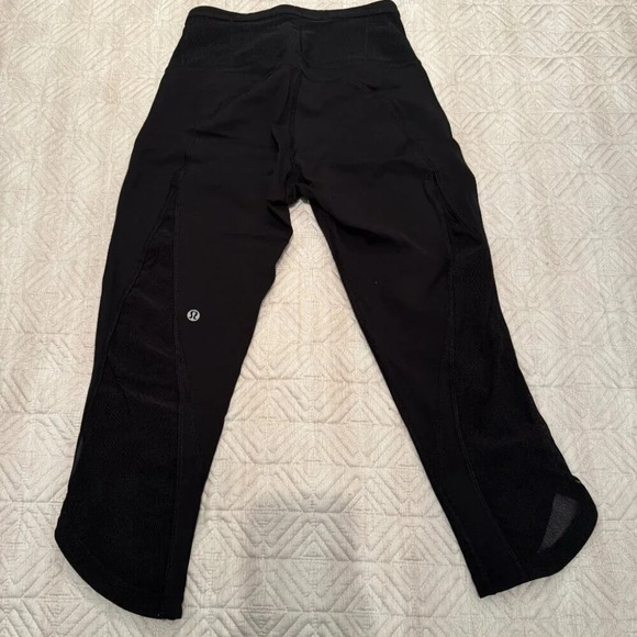 Black Cropped Tight with Mesh Detailing on Sides, Lululemon, US 4 - Picture 5 of 5